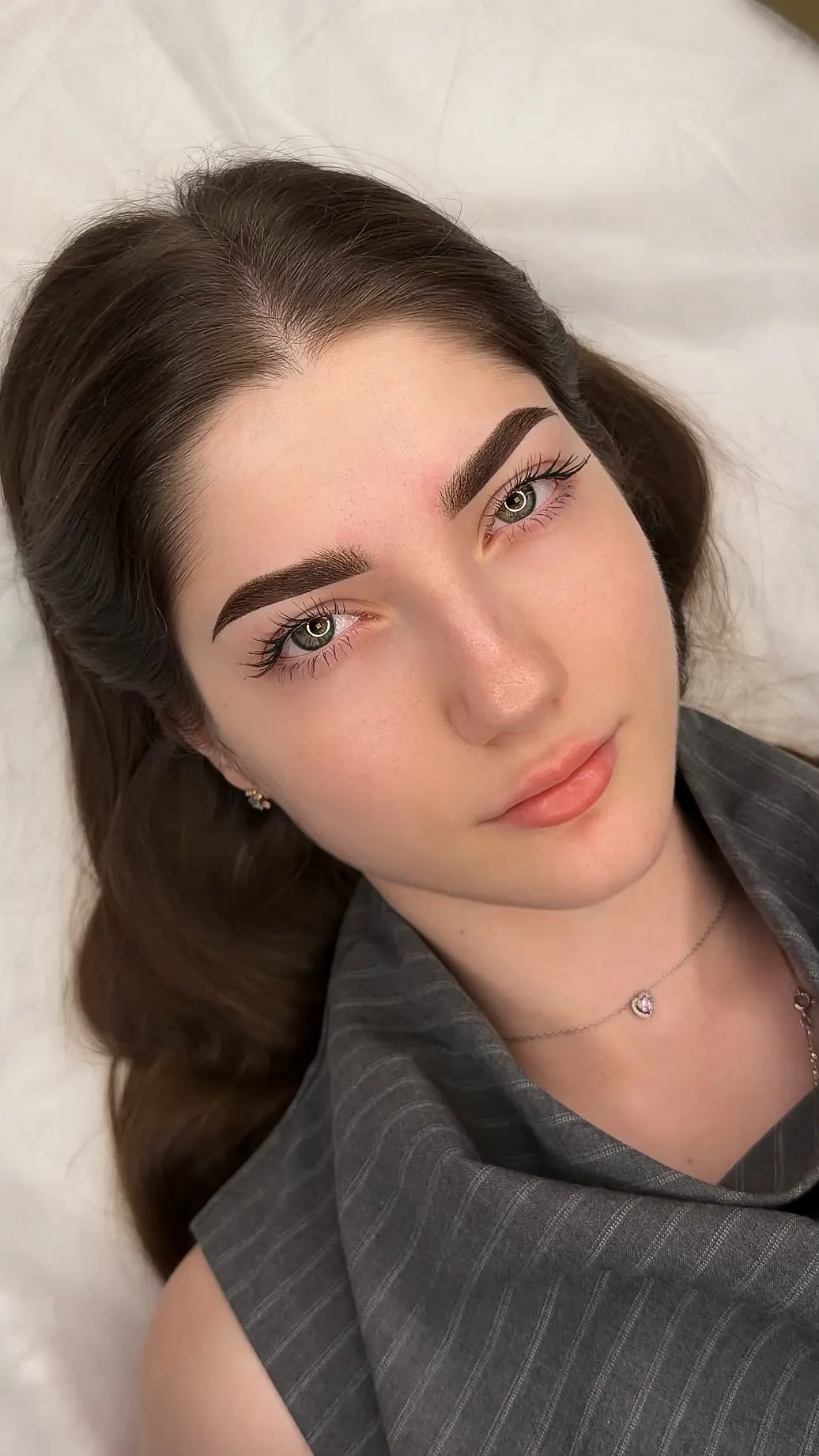 Ukázka permanentního make-upu obočí v KAIF Beauty Studio Praha