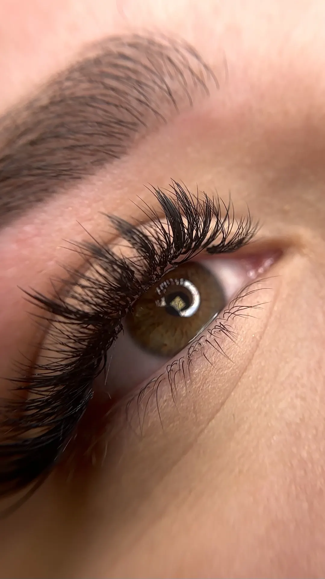 Ukázka permanentního make-upu očních linek v KAIF Beauty Studio Praha