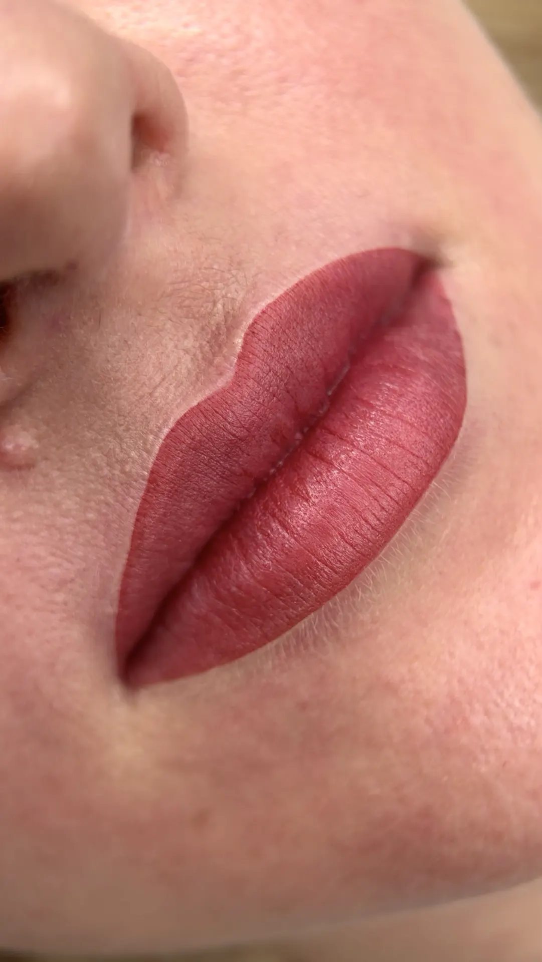Ukázka permanentního make-upu rtů v KAIF Beauty Studio Praha